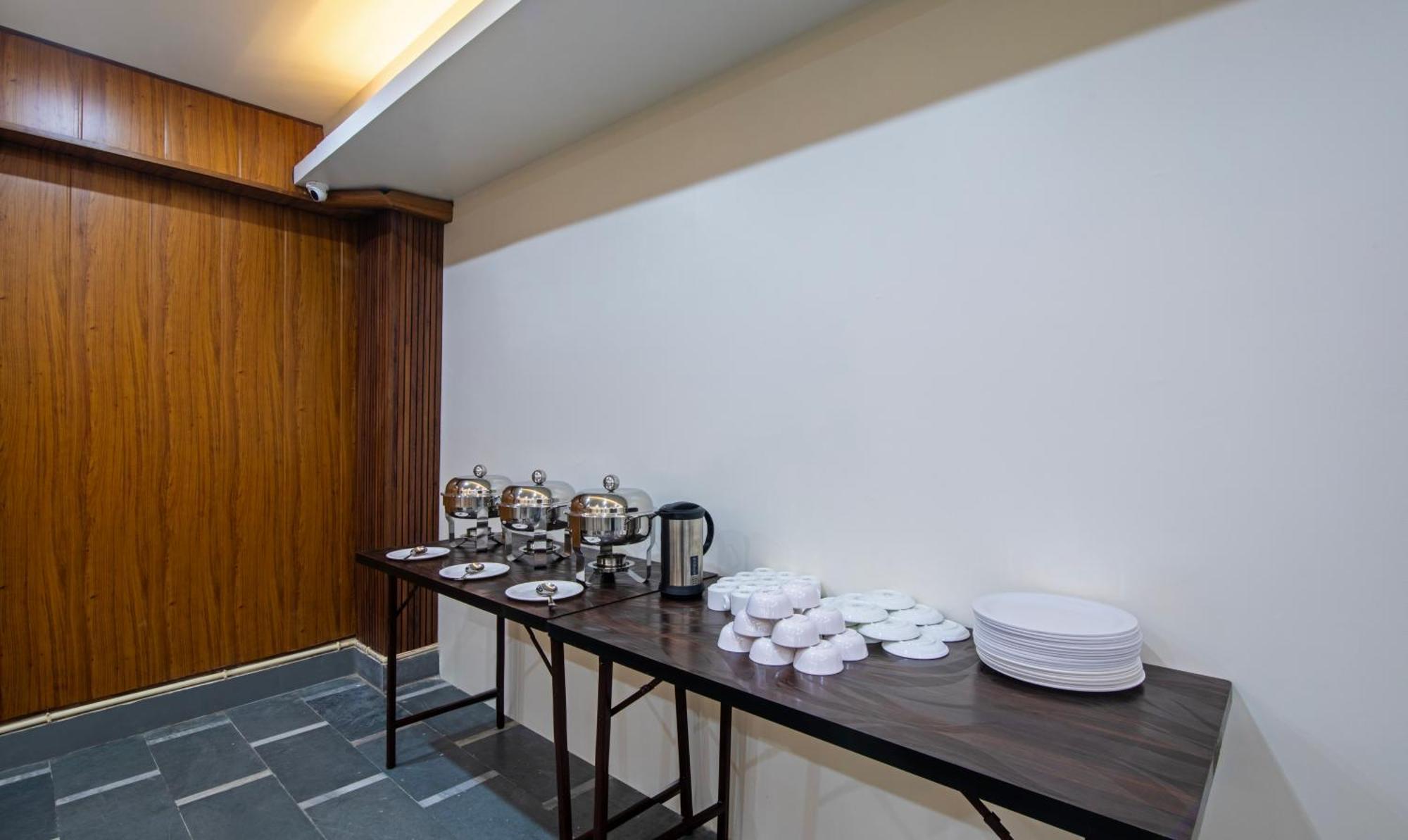 Hotel Treebo Golden Kashi 3*